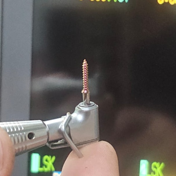 Brocas com limitadores para furo precursor